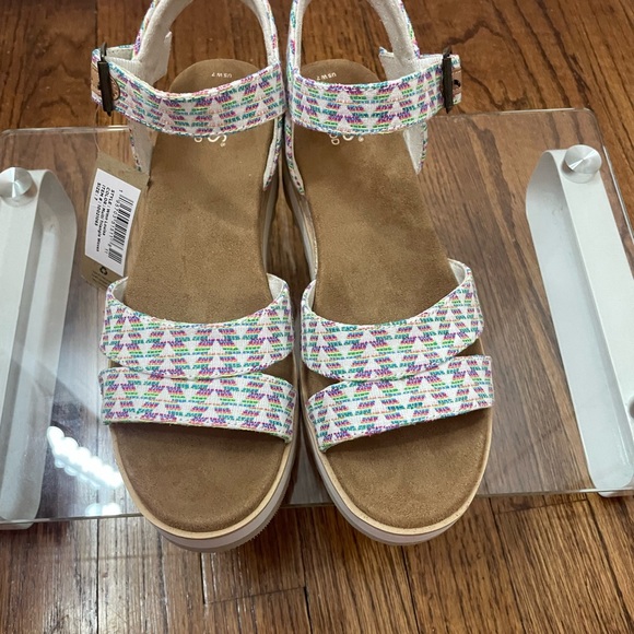 Toms Multicolor Strappy Sandals - Picture 1 of 6